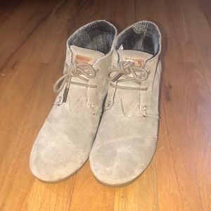 Toms